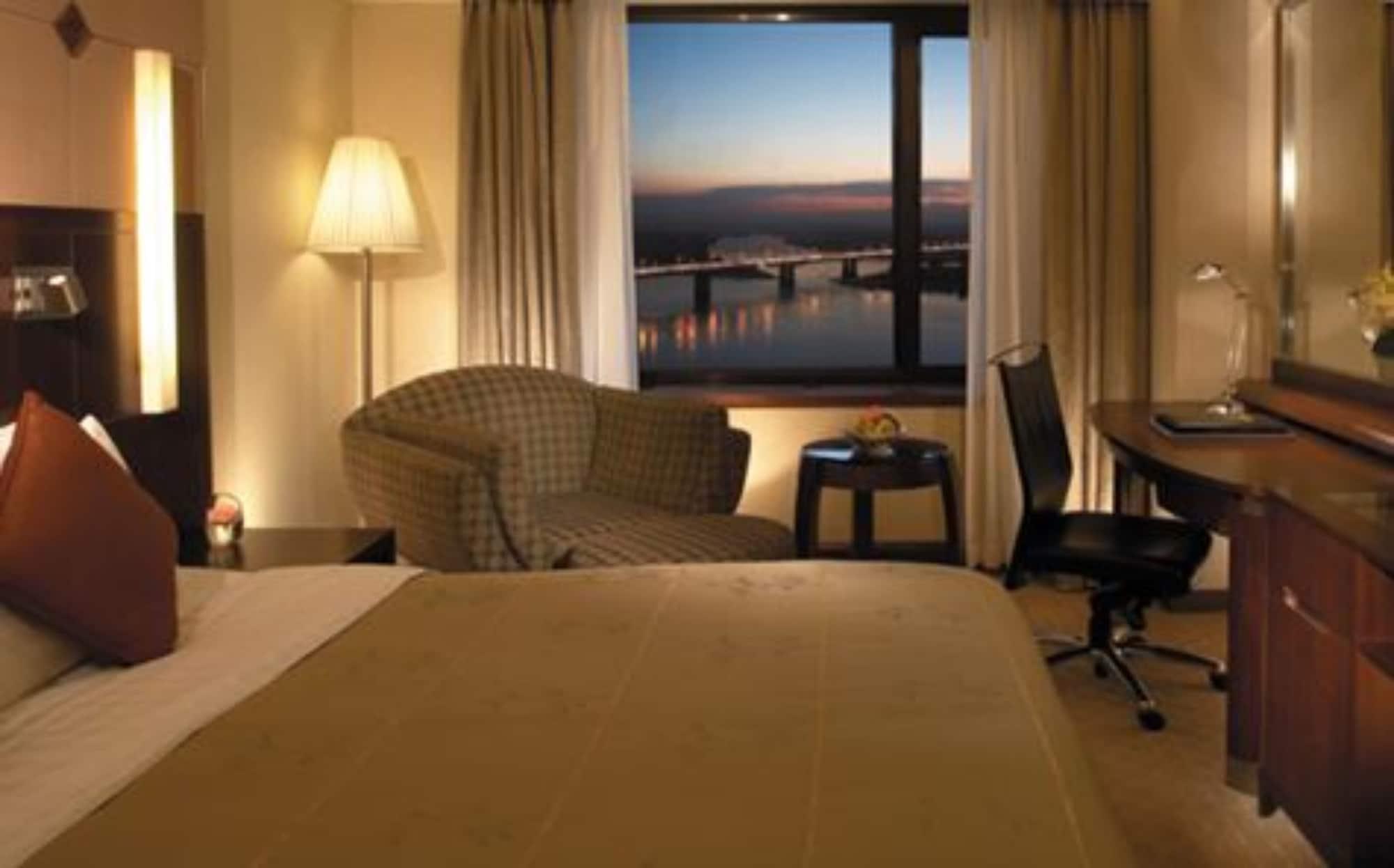 Hotel Shangri-la 5*